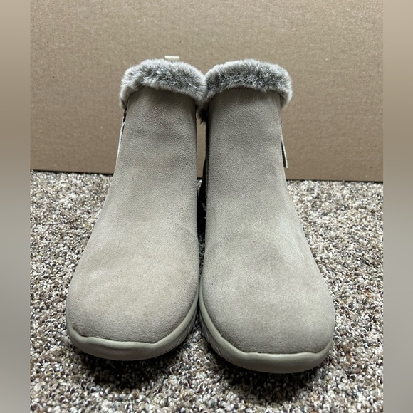 Skechers Relaxed Fit Booties - Picture 6 of 15
